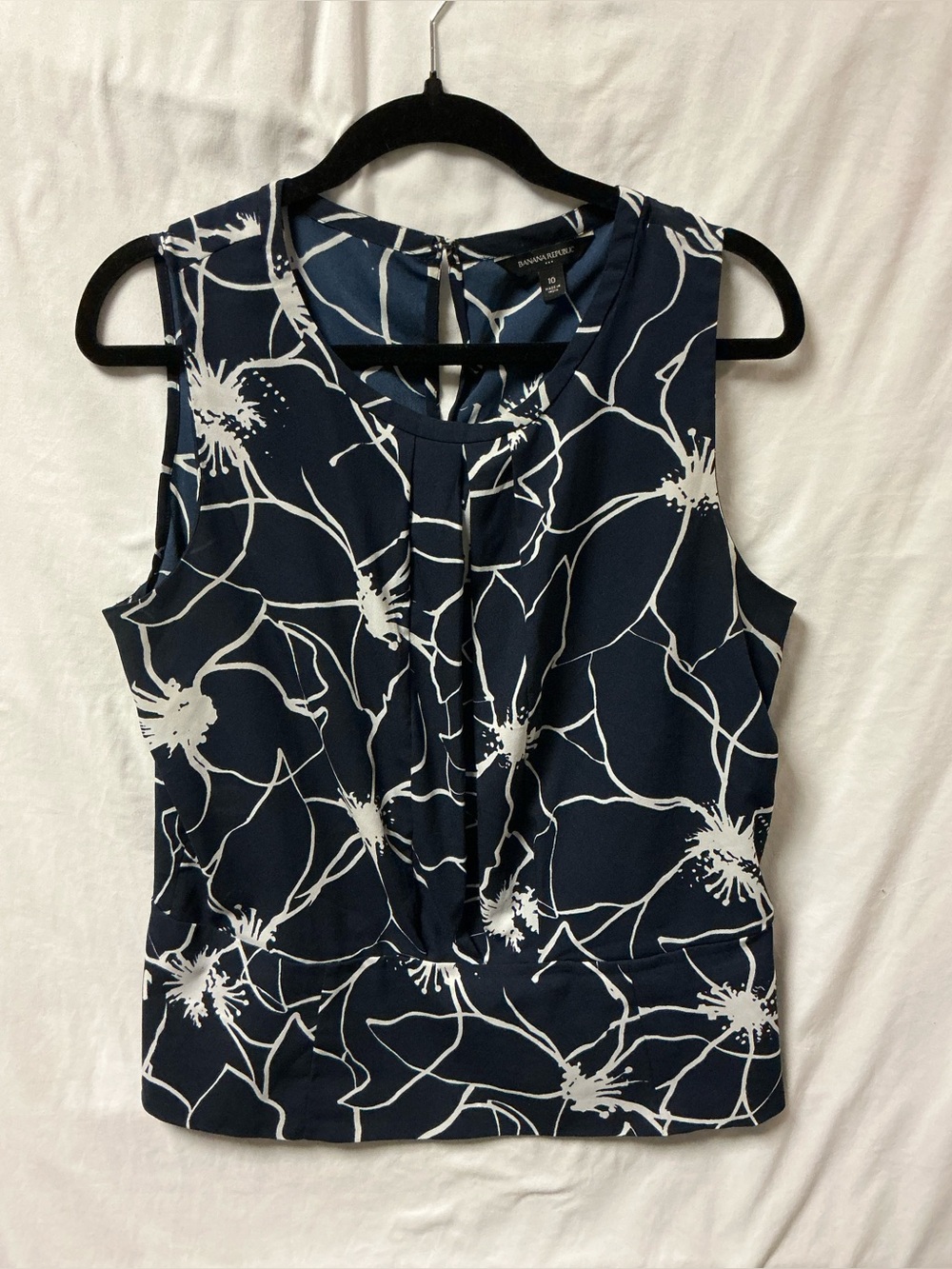 Banana Republic Navy and White Floral Sleeveless Shell